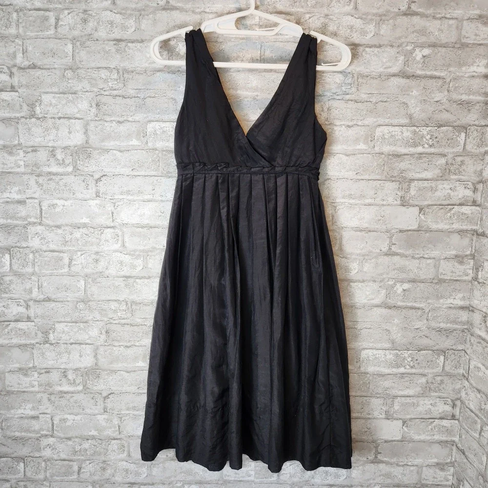 Gap Dress Babydoll Pleated Black‎ Silk Blend  Lined V-Neck Classic Luxe Size 0